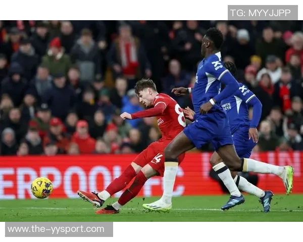 公交司机穿利物浦球衣遭切尔西球迷围攻后被解雇引发热议